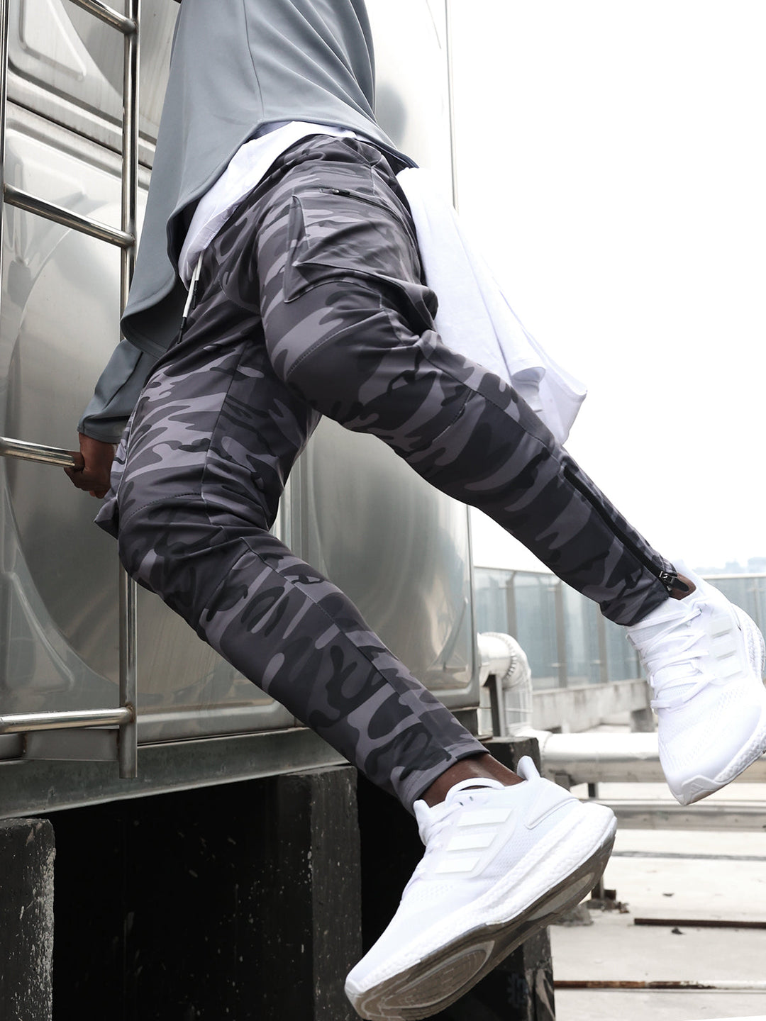 Joshua - All Season Essential Cargo Jogger