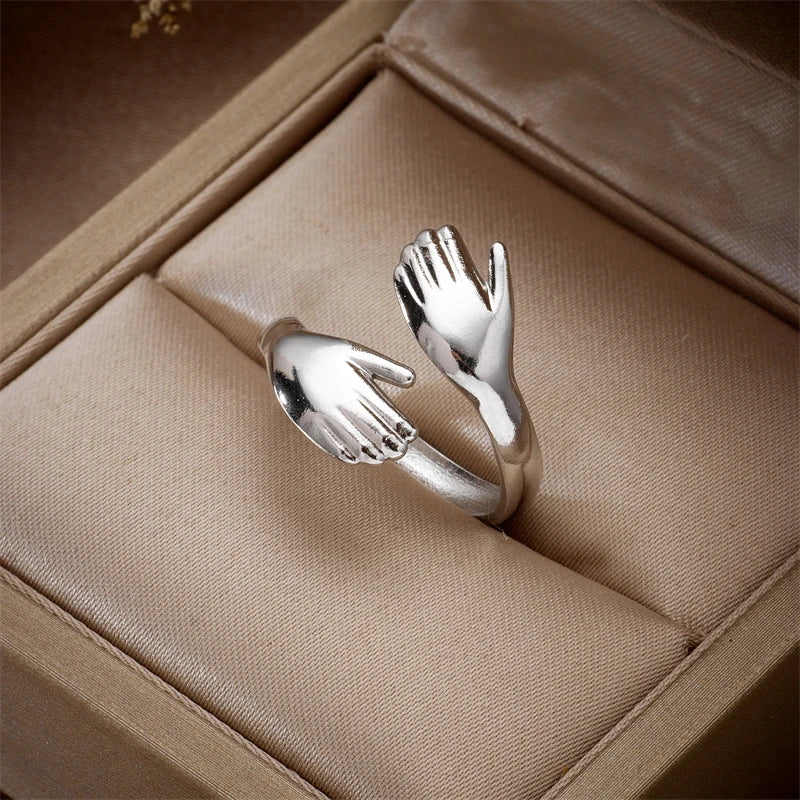 HugMe | The ring that symbolizes a loving hug.