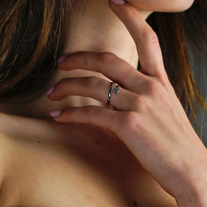 HugMe | The ring that symbolizes a loving hug.