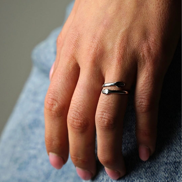 HugMe | The ring that symbolizes a loving hug.